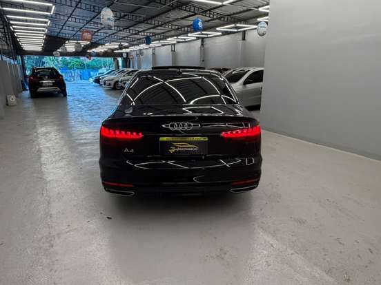 AUDI-A4-2020