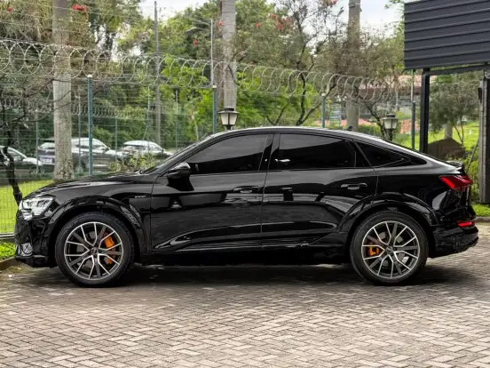 AUDI-E-TRON-2022