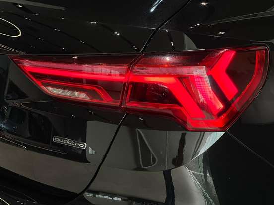 AUDI-Q3-2022