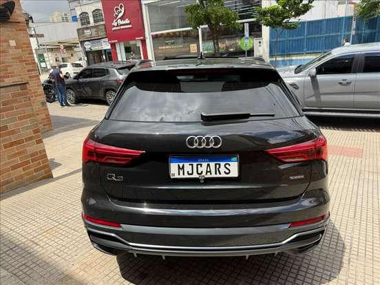 AUDI-Q3-2022