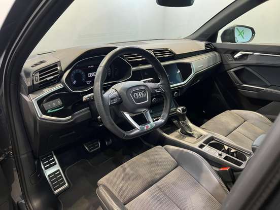 AUDI-Q3-2022