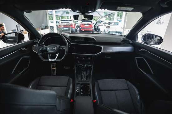 AUDI-Q3-2022