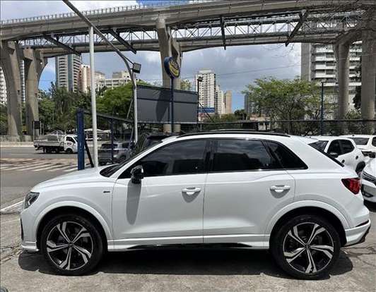AUDI-Q3-2024