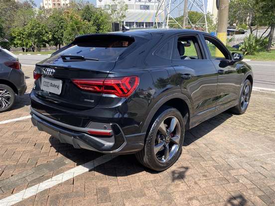 AUDI-Q3-2022
