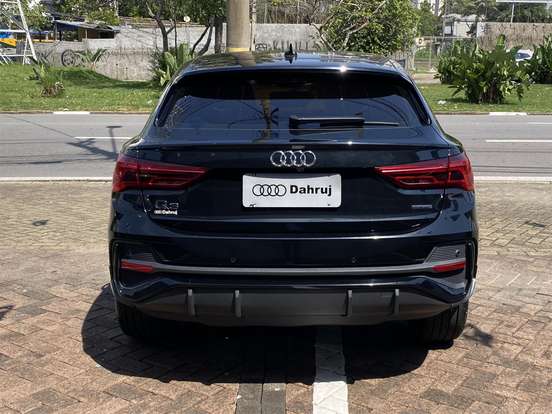 AUDI-Q3-2022