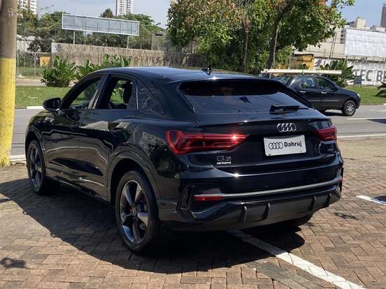 AUDI-Q3-2022