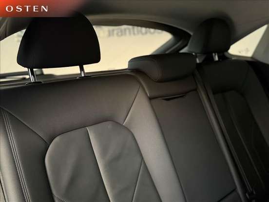 AUDI-Q3-2023
