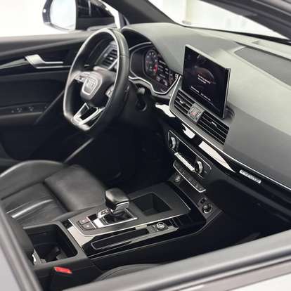 AUDI-Q5-2021