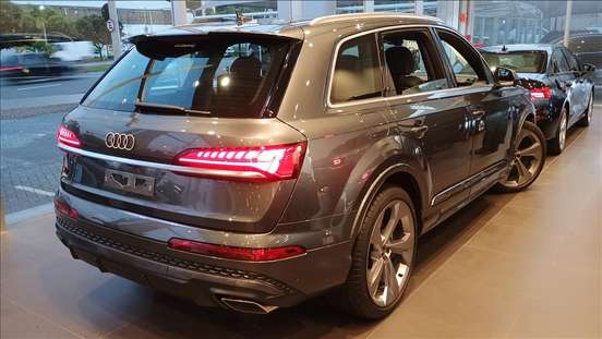 AUDI-Q7-2025