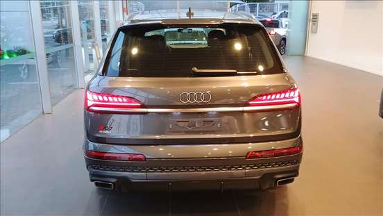 AUDI-Q7-2025