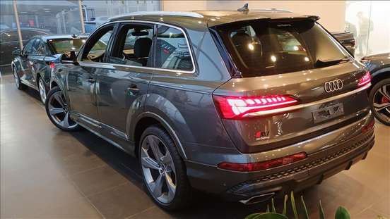AUDI-Q7-2025