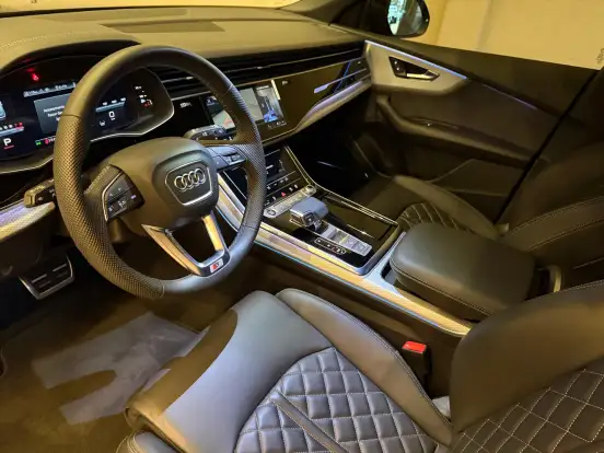 AUDI-Q8-2025