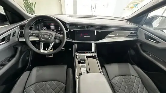 AUDI-Q8-2025