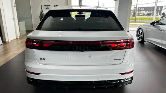 AUDI-Q8-2025