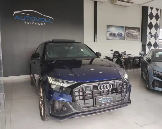 AUDI-Q8-2023