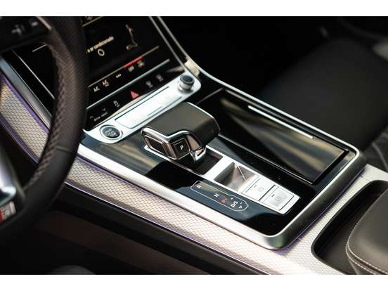 AUDI-Q8-2025