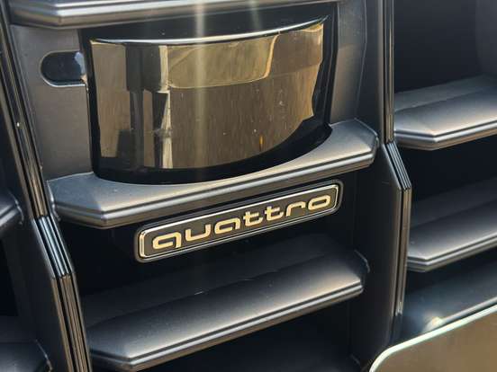 AUDI-Q8-2021