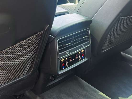 AUDI-Q8-2021