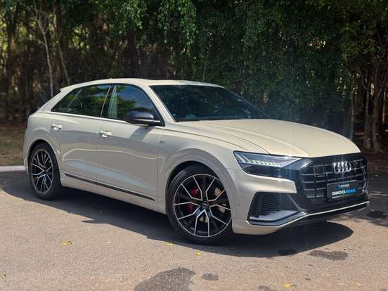 AUDI-Q8-2021