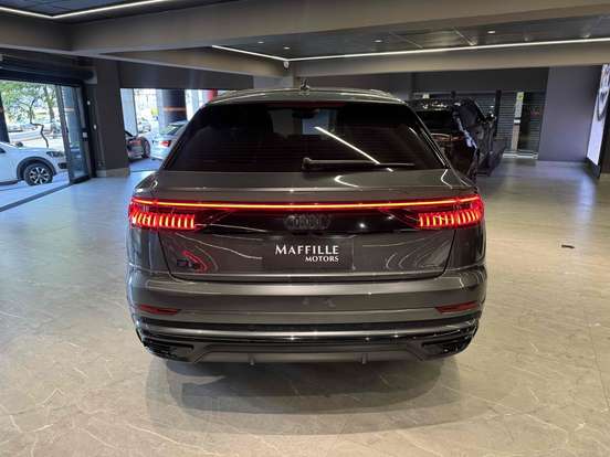 AUDI-Q8-2023