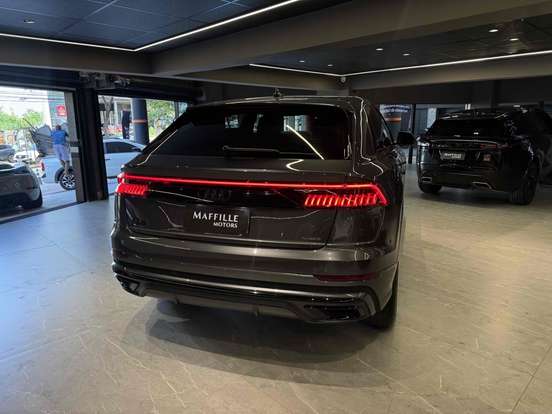 AUDI-Q8-2023