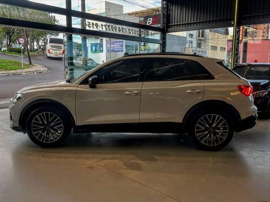 AUDI-Q3-2021