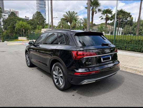 AUDI-Q5-2022
