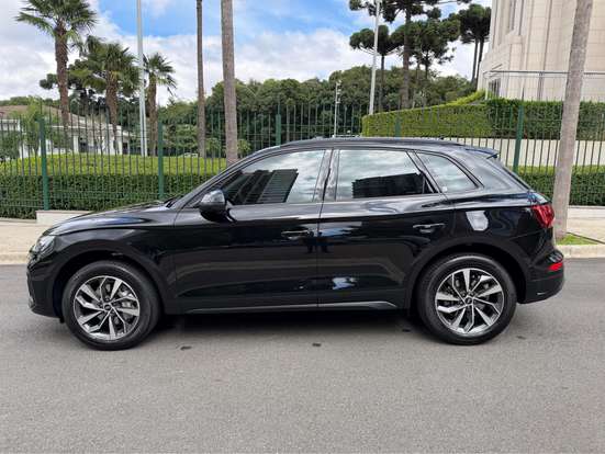 AUDI-Q5-2022