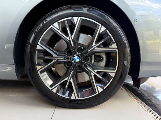 BMW-220i-2025