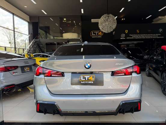 BMW-220i-2025