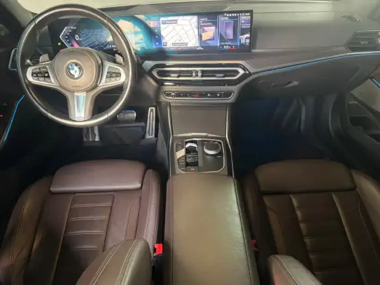 BMW-320i-2023