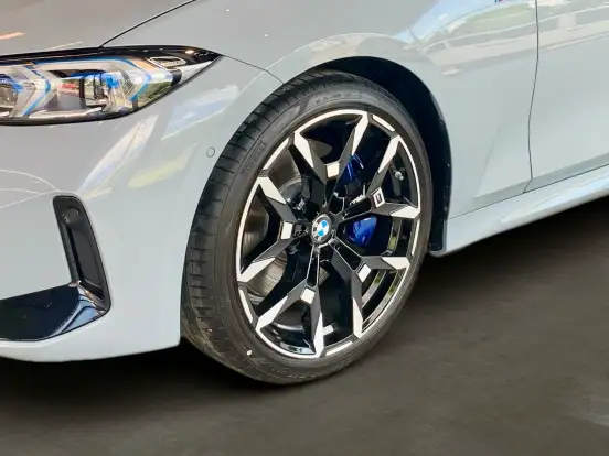 BMW-320i-2026