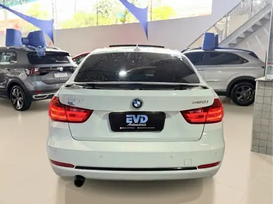 BMW-320i-2016