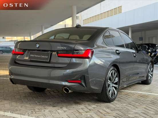 BMW-320i-2021