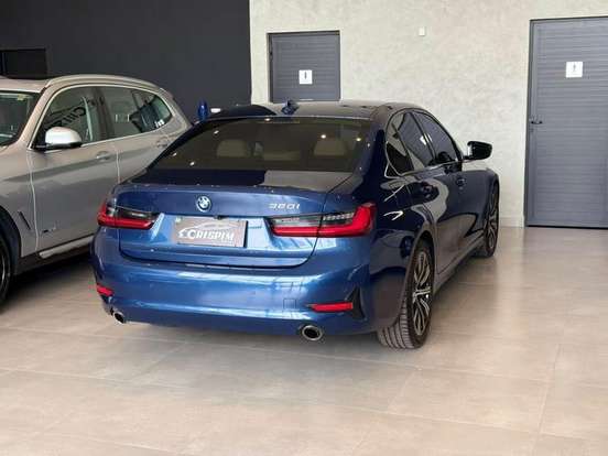 BMW-320i-2021