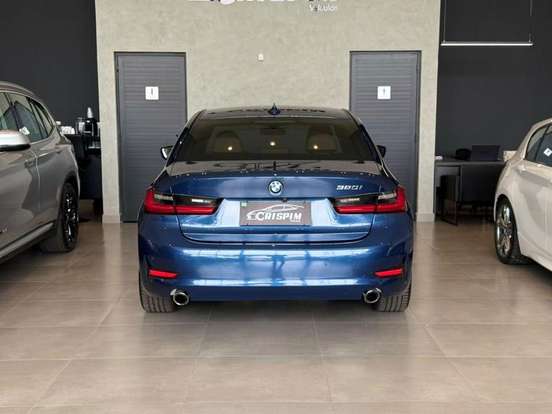 BMW-320i-2021