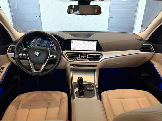 BMW-320i-2021