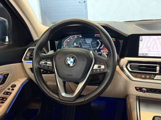 BMW-320i-2021