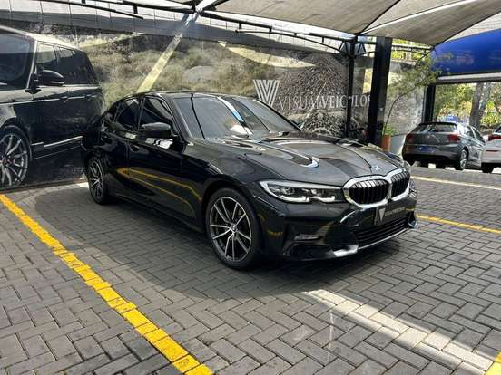 BMW-320i-2022