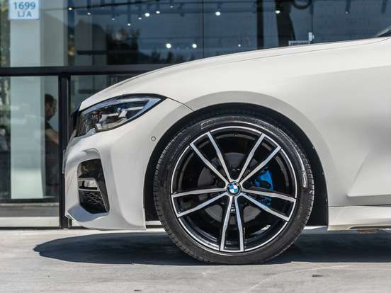 BMW-320i-2020