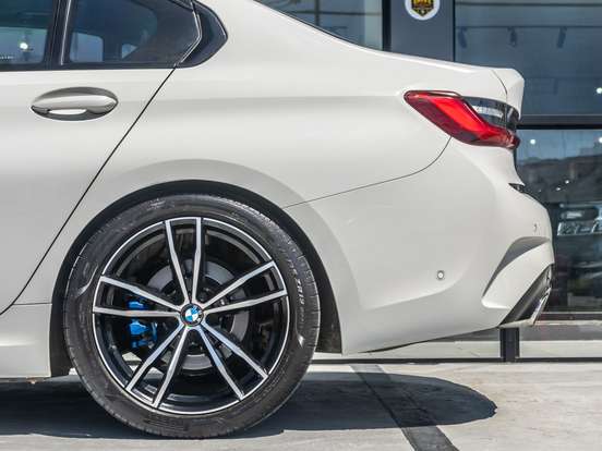 BMW-320i-2020