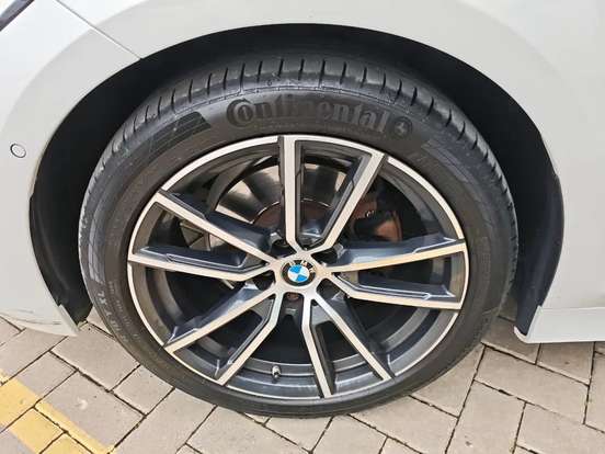 BMW-320i-2021