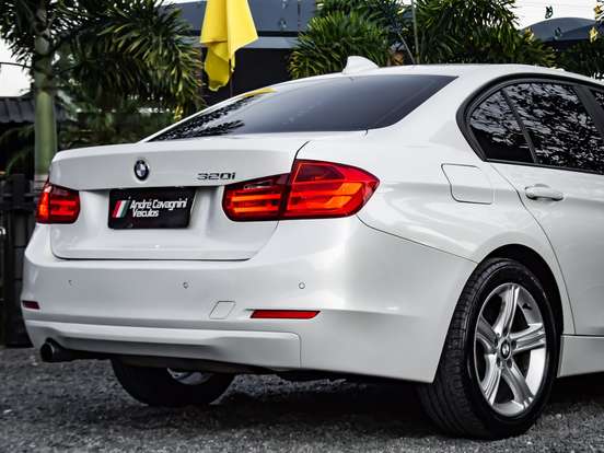 BMW-320i-2013