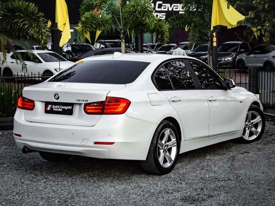 BMW-320i-2013