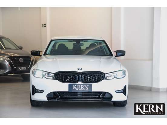 BMW-320i-2020