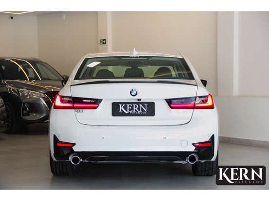 BMW-320i-2020