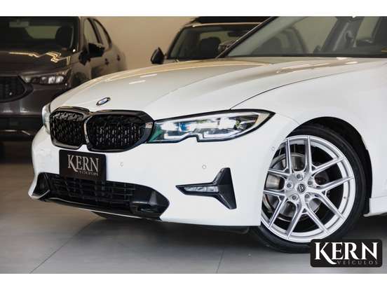 BMW-320i-2020
