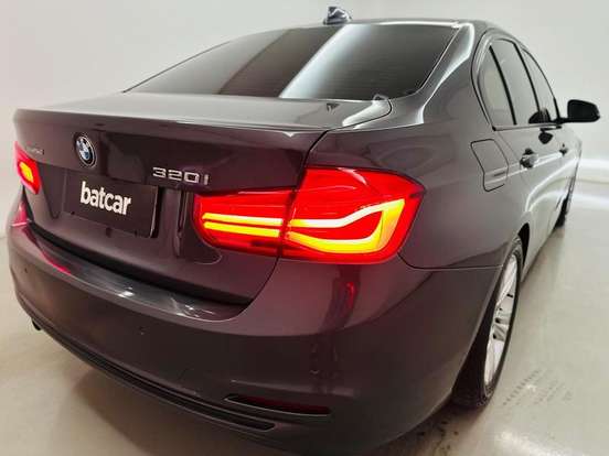 BMW-320i-2017