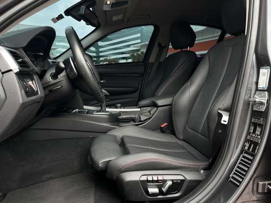 BMW-320i-2.0 SPORT 16V TURBO ACTIVE FLEX 4P AUTOMÁTICO BMW-320i-2017