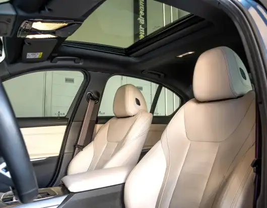 BMW-330e-2025